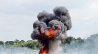 In der umkämpften ukrainischen Grenzregion Luhansk hat eine Explosion einen russischen Armee-Lkw in Schutt und Asche gelegt (Symbolfoto).