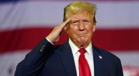 Donald Trump irritiert mit einer wirren Wahlkampfrede.