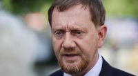 Sachsen Ministerpräsident Michael Kretschmer kam bei dem Unfall im Vogtland mit einem Schrecken davon.