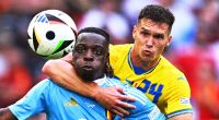 Jérémy Doku (l.) und Olexander Tymtschyk (r.) im Zweikampf. Belgien zitterte sich in Gruppe D der UEFA Euro 2024 gegen die Ukraine ins Achtelfinale.