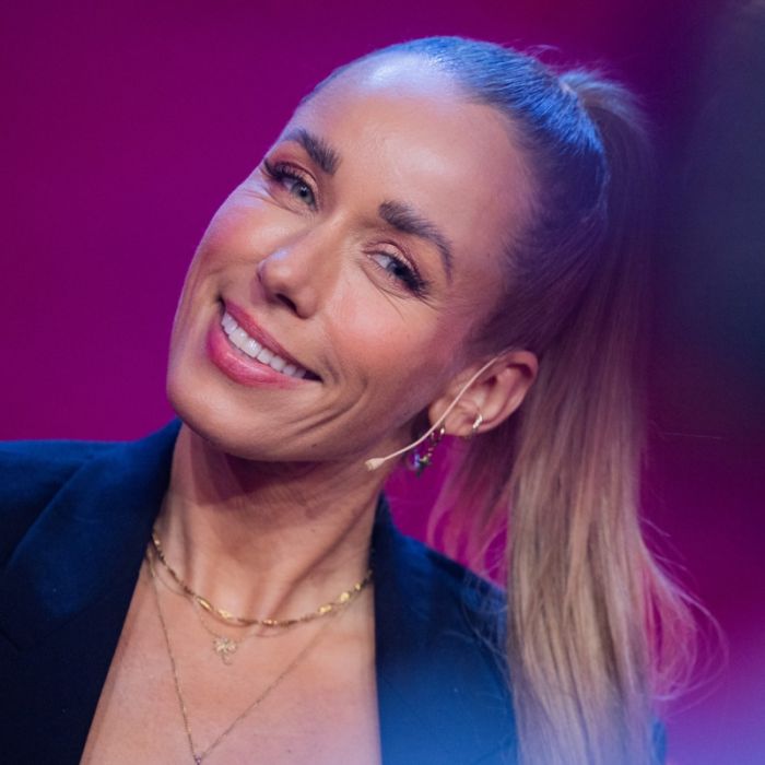 Moderatorin sendet verführerische Bikini-Grüße aus Ibiza