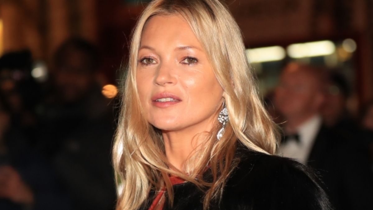 Supermodel Kate Moss raubt den Fans im freizügigen Sommer-Look den Atem. Supermodel Kate Moss raubt den Fans im freizügigen Sommer-Look den Atem. (Foto)