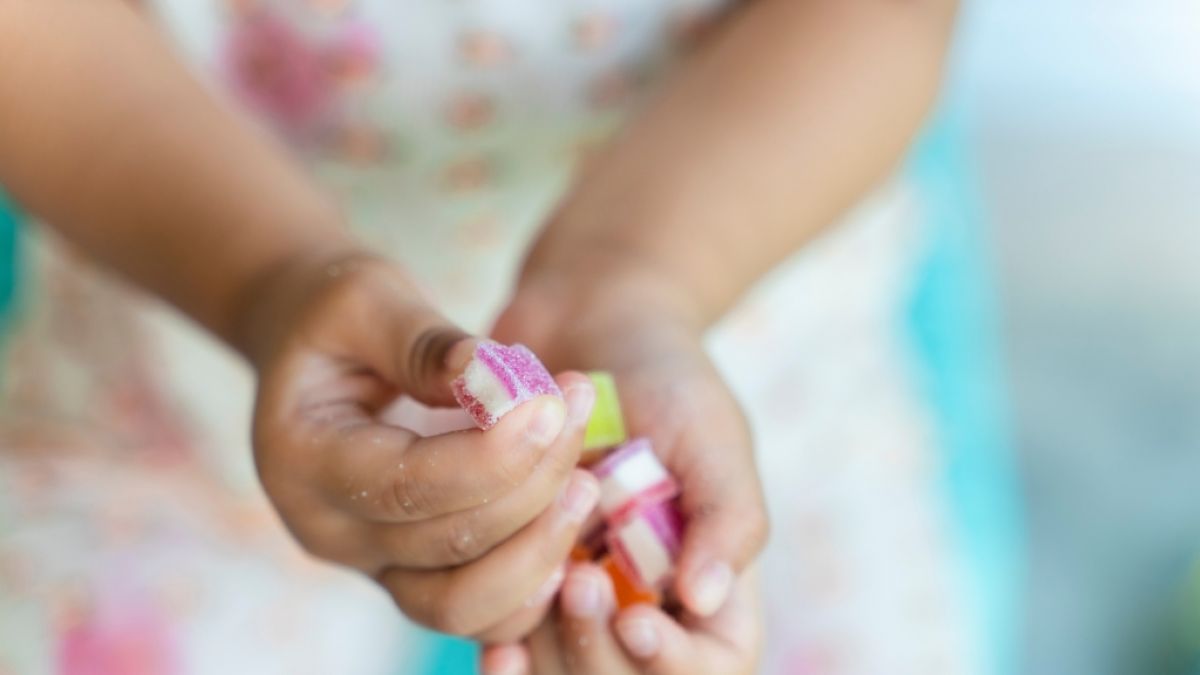Der Täter lockte das Mädchen mit Süßigkeiten. (Foto)