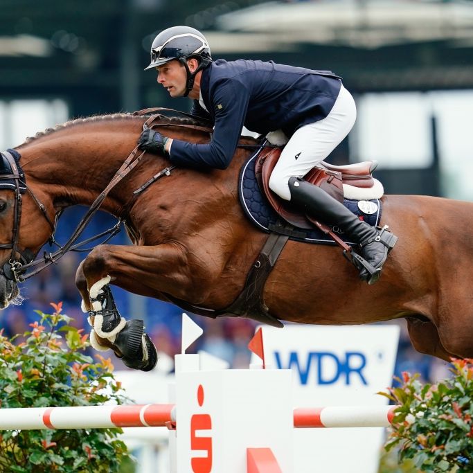 Springreiter André Thieme feiert Sieg im Großen Preis mit Chakaria
