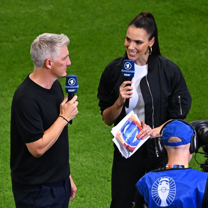 Freche Sticheleien gegen Schweini - Sportmoderatorin spaltet ARD-Zuschauer