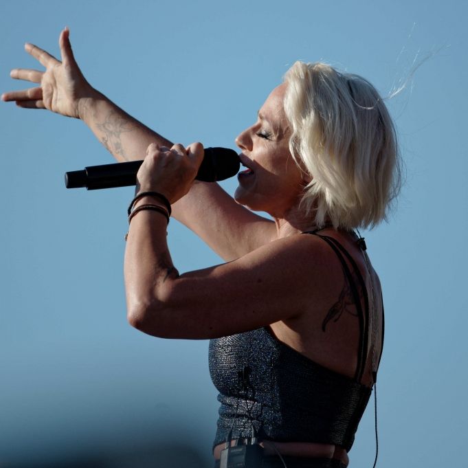 Schlagersängerin macht Knallhart-Ansage im Tanga