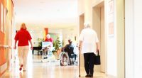 Ein Platz in einem deutschen Pflegeheim ist teuer. (Symbolfoto)
