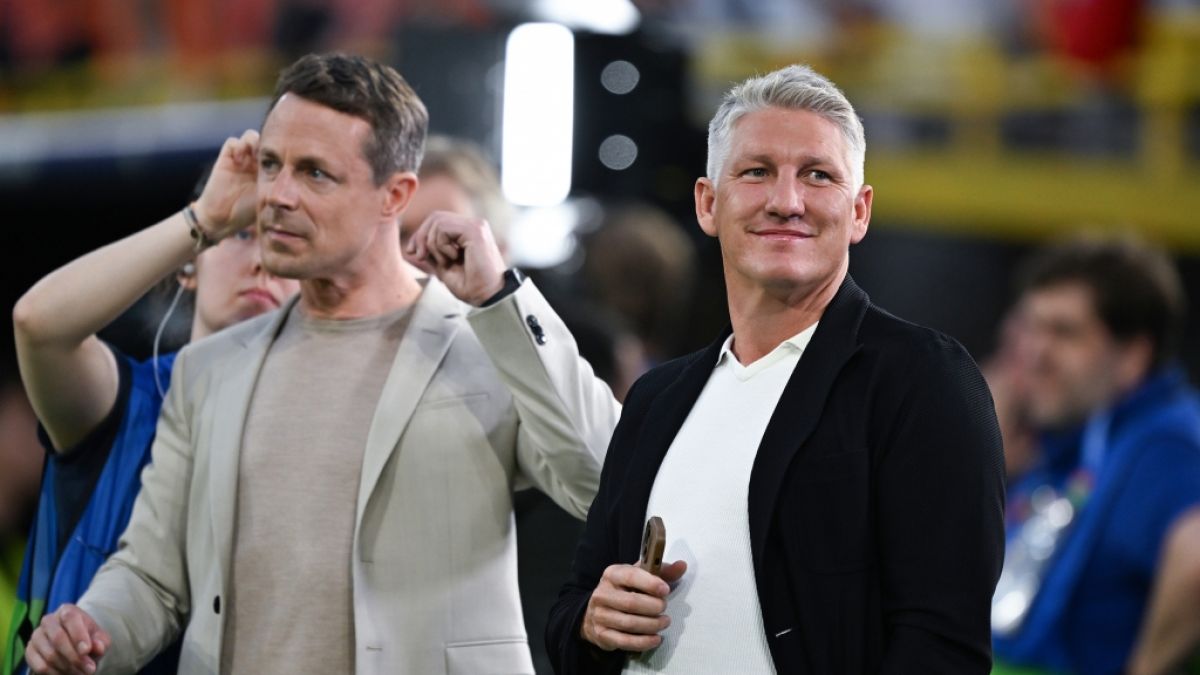 Moderator Alexander Bommes und Ex-Profifußballer Bastian Schweinsteiger beim EM-Halbfinale. Moderator Alexander Bommes und Ex-Profifußballer Bastian Schweinsteiger beim EM-Halbfinale. (Foto)