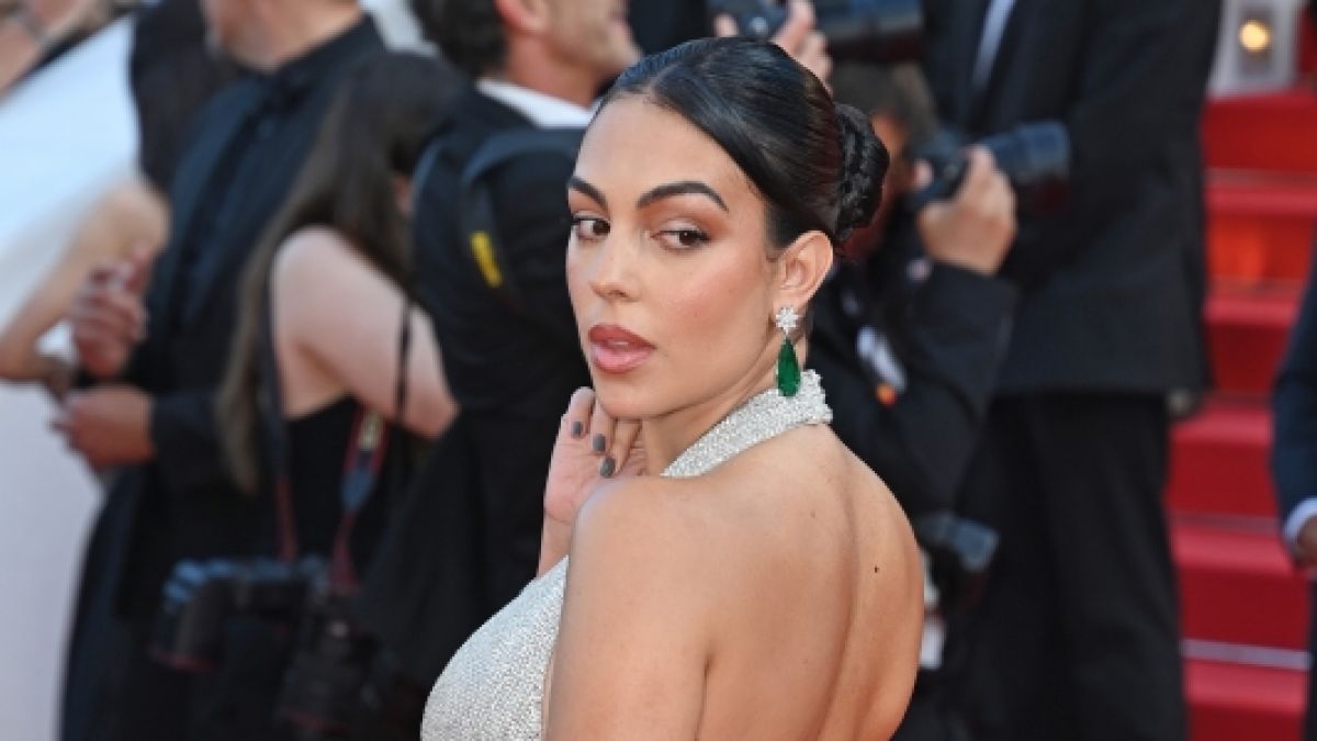 Georgina Rodriguez, Freundin von Fußball-Star Cristiano Ronaldo, fackelt das Netz mit heißen Bikini-Aufnahmen an. (Foto)