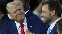 Donald Trump zeigte sich nach dem Attentat auf ihn mit einem riesigen Pflaster am Ohr.