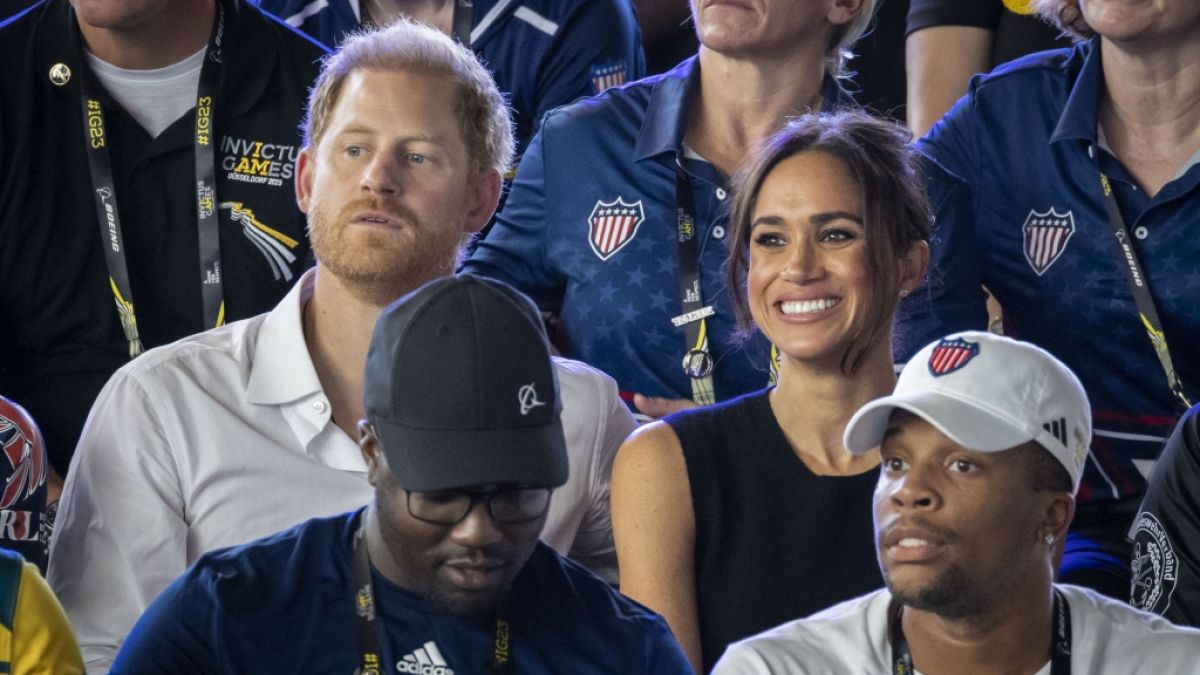 Wenn es um ihre Kinder geht, verstehen Prinz Harry und Meghan Markle keinen Spaß und lassen, wenn es sein muss, auch mitten in der Nacht Köpfe rollen. (Foto)
