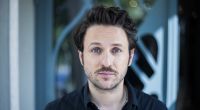 Schauspieler Dimitrij Schaad zog mit acht Jahren aus Kasachstan nach Deutschland.