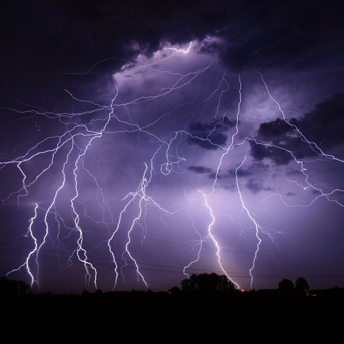 Wetterdienst warnt vor Starkregen und Gewitter - Hier drohen Sturzfluten