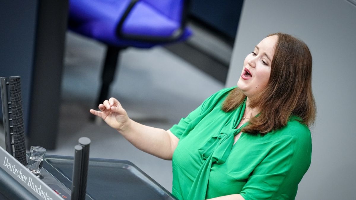 Grünen-Chefin Ricarda Lang schmückte sich für das Taylor-Swift-Konzert in München mit Juwelen. (Foto)