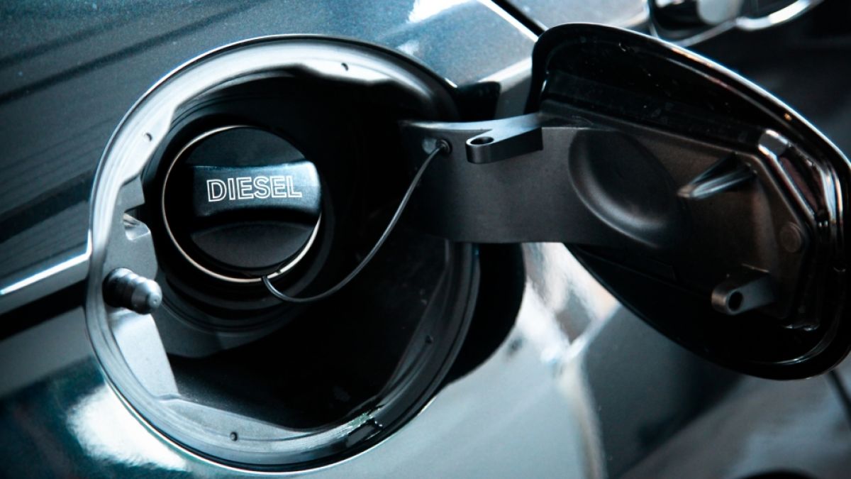 Das Bundesverkehrsministerium warnt vor der Stilllegung von Millionen Diesel-Autos in Deutschland. (Symbolfoto) Das Bundesverkehrsministerium warnt vor der Stilllegung von Millionen Diesel-Autos in Deutschland. (Symbolfoto) (Foto)