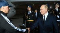 Wladimir Putin begrüßt den vom Westen freigelassenen russischen Gefangenen Wadim Krassikow.
