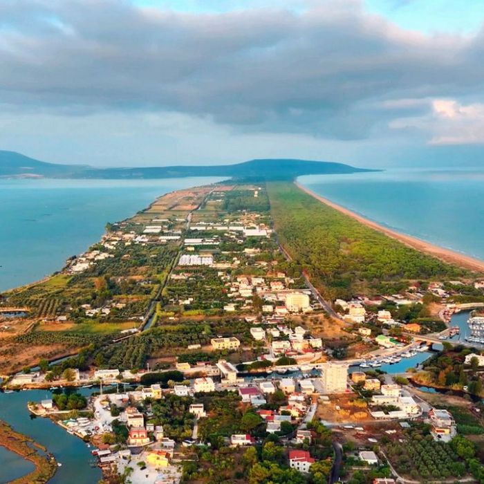 Wiederholung des Reisens im TV und online