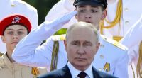 Herber Rückschlag für Putin: Ukrainische Drohnen setzten erneut Treibstofflager und andere militärische Stützpunkte in Russland in Brand.