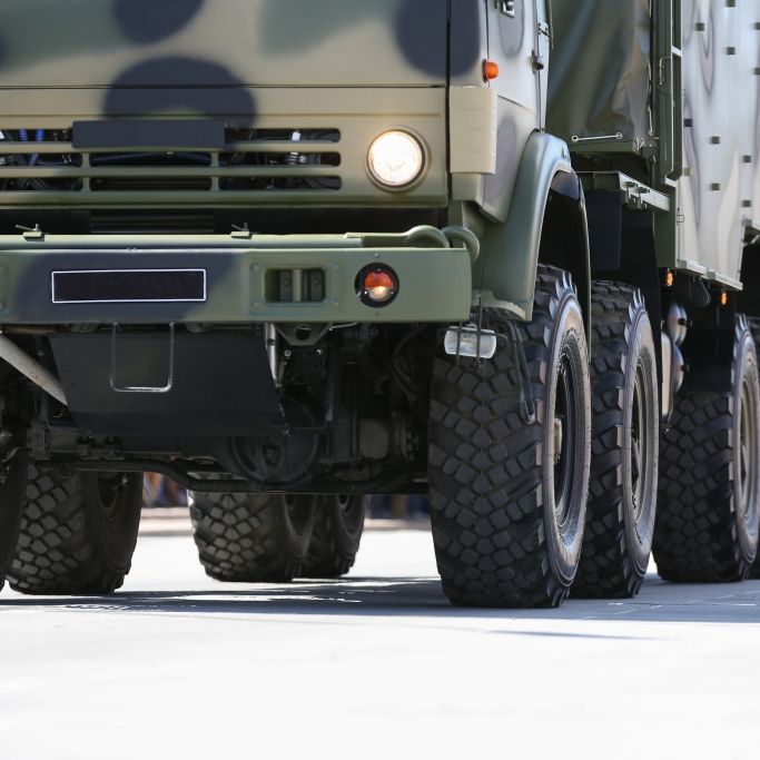 Russischer Militär-Lkw rast in Wolgograd über Zivilisten