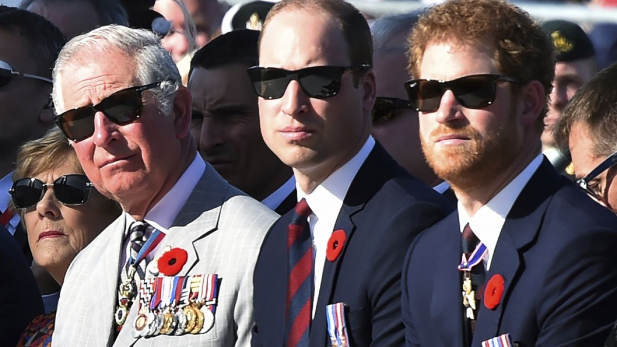 Die Zeiten, in denen sich Prinz Harry noch glänzend mit seinem Vater König Charles III. und seinem Bruder Prinz William verstand, scheinen endgültig vorbei. (Foto)