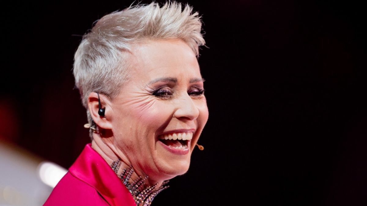 TV-Moderatorin Sonja Zietlow als Mitglied des Rateteams in der ProSieben-Show "The Masked Singer". TV-Moderatorin Sonja Zietlow als Mitglied des Rateteams in der ProSieben-Show "The Masked Singer". (Foto)