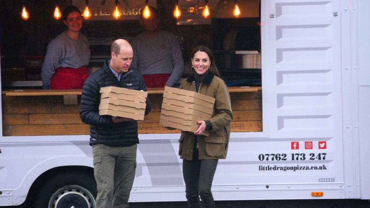 Prinz William und Prinzessin Kate verköstigten das Team der Bergwacht höchstpersönlich mit Pizzas, die Peter Morris für das Thronfolgerpaar buk. (Foto)
