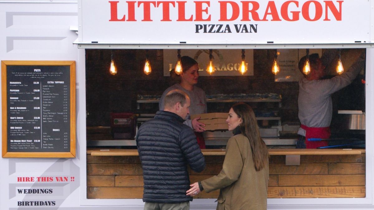 Und plötzlich bestellt der künftige König Pizza: Peter Morris aus Wales staunte nicht schlecht, als Prinz William mit Prinzessin Kate eine Großbestellung an seinem Imbiss-Wagen aufgab. (Foto)
