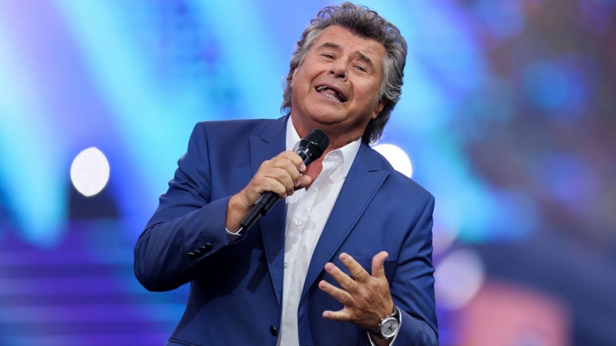 Schlagersänger Andy Borg singt auf der Bühne. Schlagersänger Andy Borg singt auf der Bühne. (Foto)