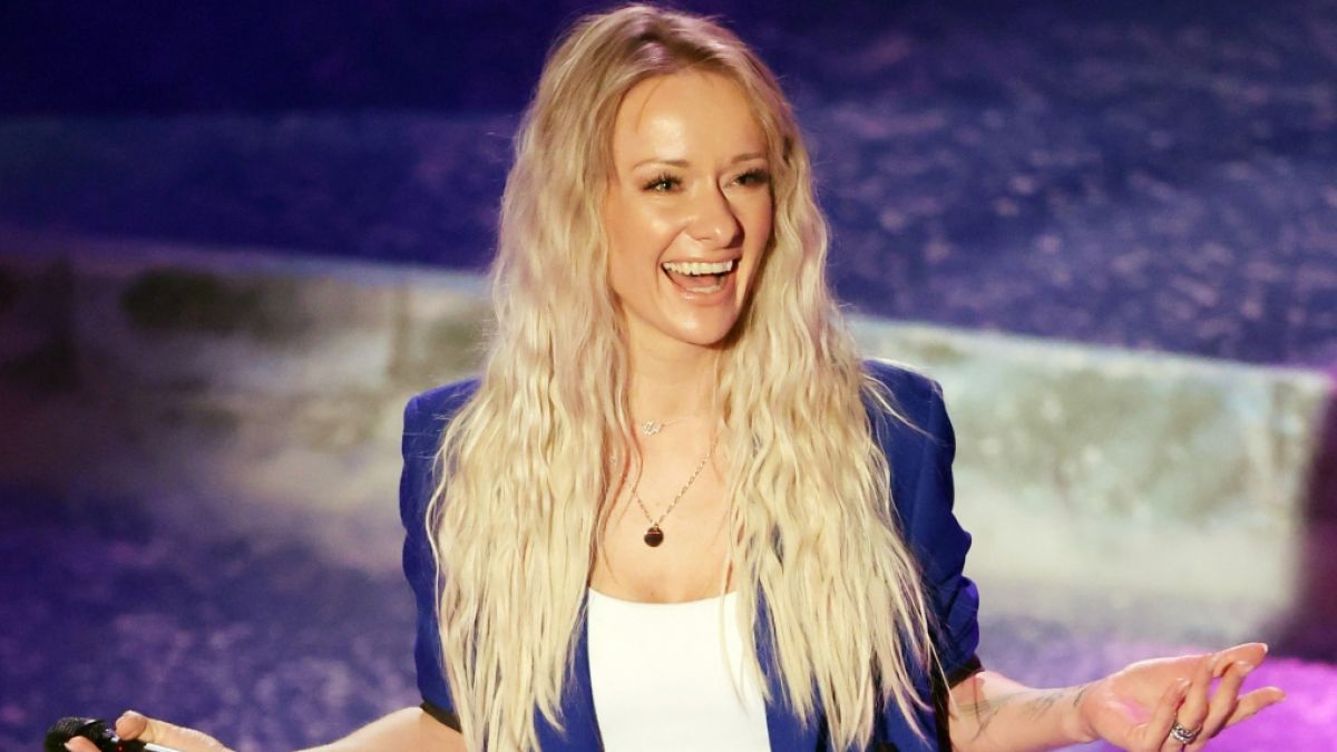 Sängerin Christin Stark tritt bei der Aufzeichnung der ARD-Sendung "Das Adventsfest der 100.000 Lichter" auf. Sängerin Christin Stark tritt bei der Aufzeichnung der ARD-Sendung "Das Adventsfest der 100.000 Lichter" auf. (Foto)