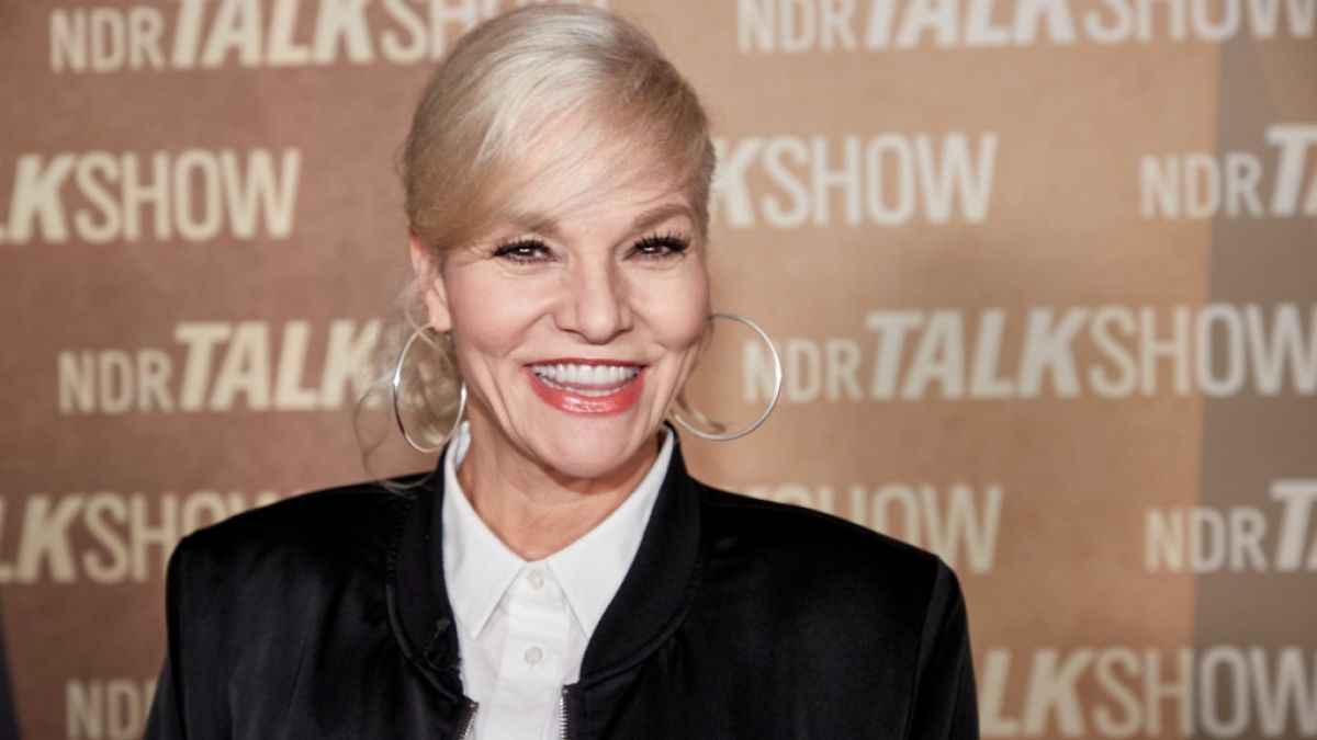 Moderatorin und Sängerin Ina Müller bei der 1000. Sendung der "NDR Talk Show". Moderatorin und Sängerin Ina Müller bei der 1000. Sendung der "NDR Talk Show". (Foto)