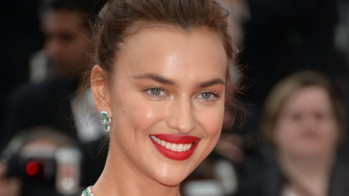 Irina Shayk lässt im Urlaub die Hüllen fallen. (Foto)