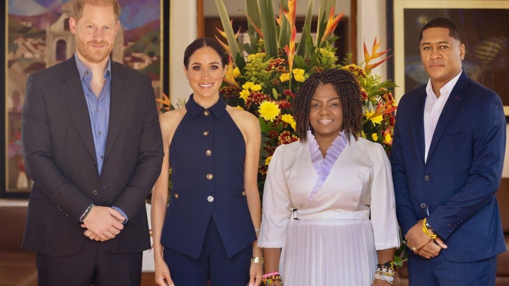 Prinz Harry und Herzogin Meghan werden bei ihrer Ankunft in dem südamerikanischen Land von Francia Marquez, Vizepräsidentin von Kolumbien, und ihrem Partner Yerney Pinillo Ocoro empfangen. (Foto)