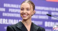 Sydney Sweeney wurde 1997 in Spokane, Washington, geboren. Bekanntheit erlangte sie vor allem durch ihre Darstellung der Cassie Howard in der HBO-Serie 