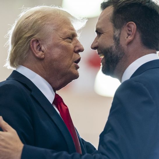 Pilot kann Notlandung von Trumps Flugzeug nicht verhindern
