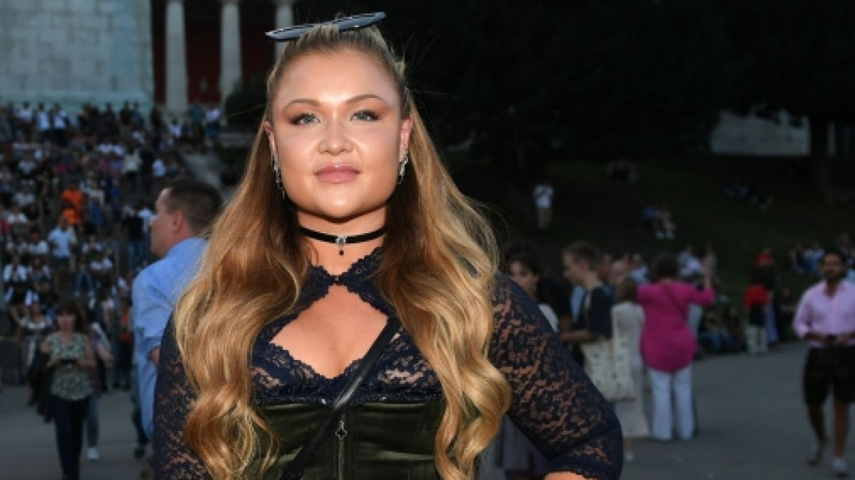 #Sophia Thiel: Knackpo-Kracher im Swimming-Pool: So heizt sie ihren Fans im Netzwerk ein