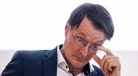 Nach der Veröffentlichung ungeschwärzter Dokumente über die Sitzungen des Corona-Krisenstabs beim RKI hat Wolfgang Kubicki (FDP) Konsequenzen von Bundesgesundheitsminister Karl Lauterbach (SPD) gefordert.