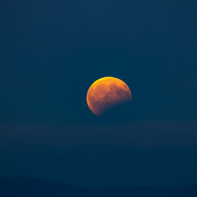Super-Vollmond, Mondfinsternis und mehr im Herbst bewundern