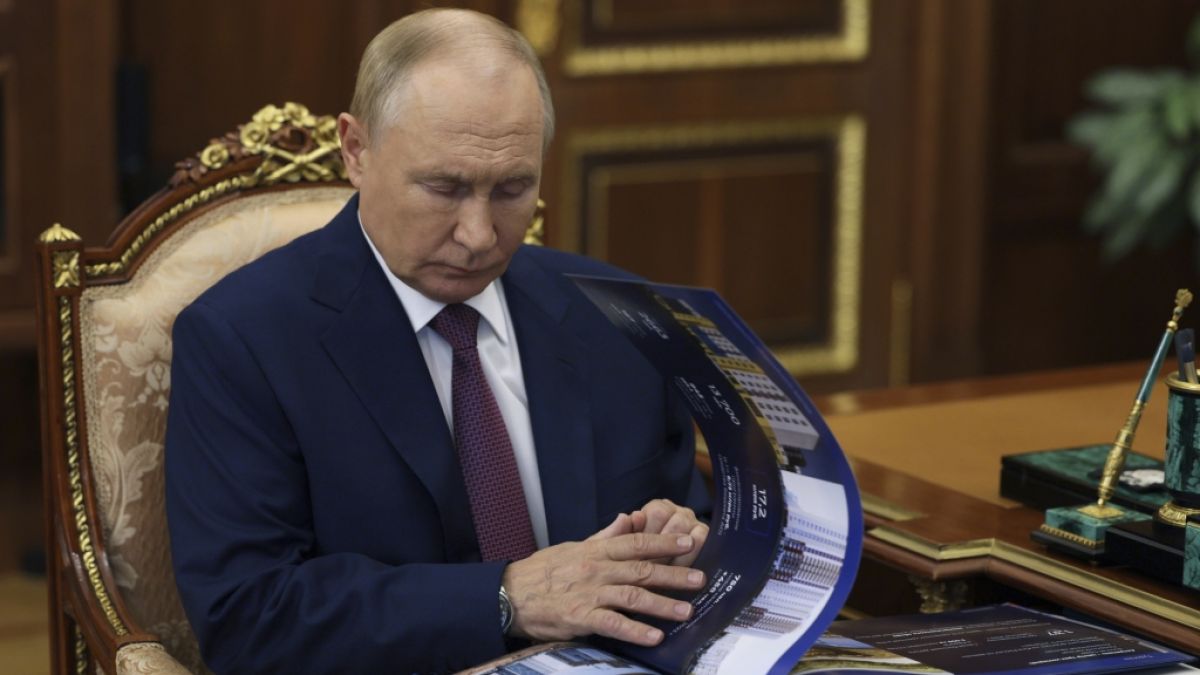 Wladimir Putin muss ukrainischen Angaben zufolge aktuell täglich den Tod von mehr als 1.000 Soldaten verkraften. (Foto)