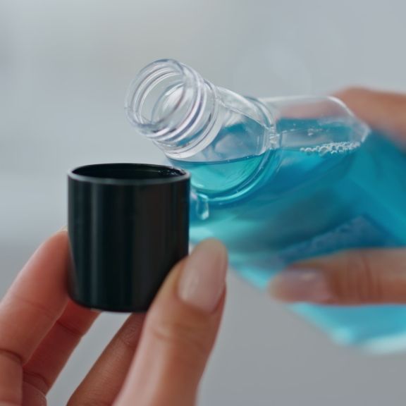 Bekannte Marken betroffen - diese Mundwasser enttäuschen im Test