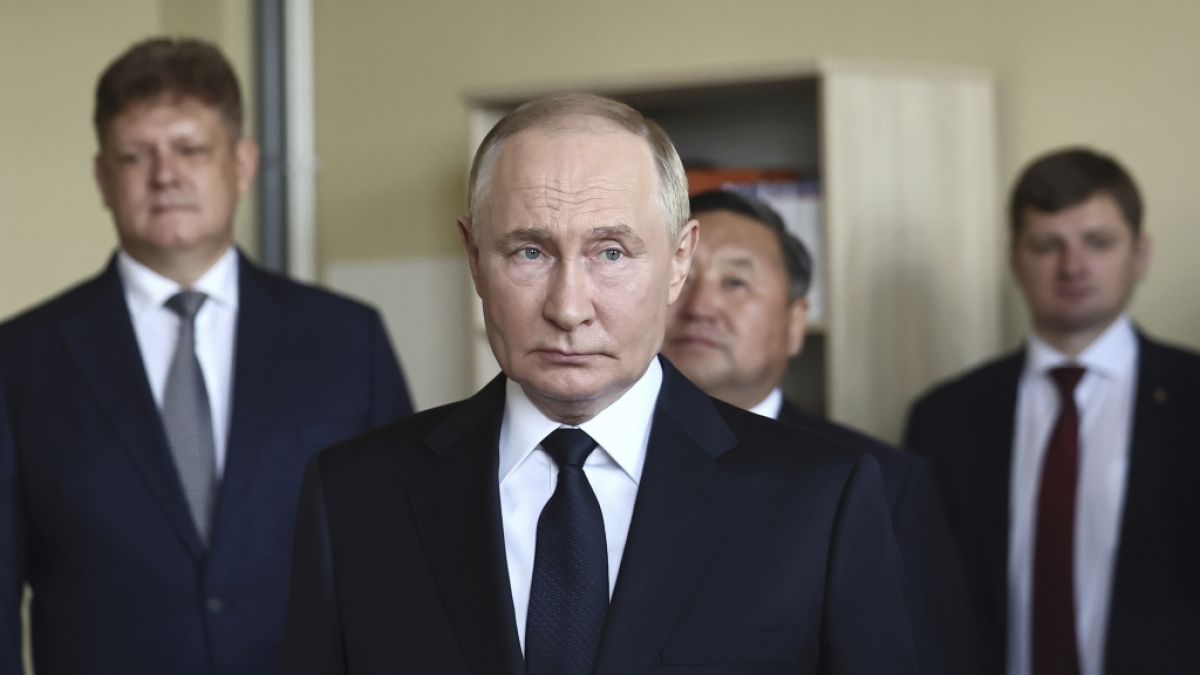 Hier besucht der russische Präsident Wladimir Putin eine die Schule in Tuwa. Hier besucht der russische Präsident Wladimir Putin eine die Schule in Tuwa. (Foto)