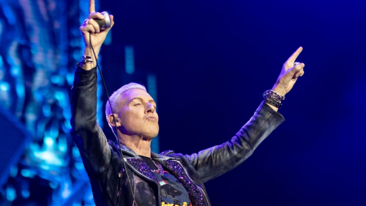 H.P. Baxxter, Frontmann der Band "Scooter" trauert gemeinsam mit Bandmitgliedern um ein kürzlich verstorbenes Crew-Mitglied. (Foto)