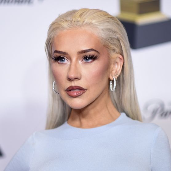 Im sündigen Glitzer-Body zeigt X-Tina fast zu viel
