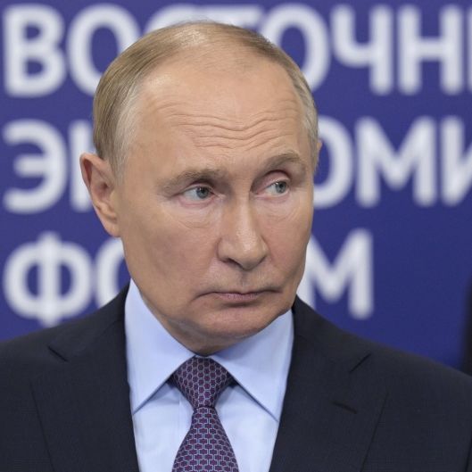 Grabstein für Wladimir Putin: Kremlchef für Geschenk verspottet