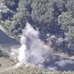 Militär-Brücke fliegt in die Luft - Video zeigt gewaltige Explosion