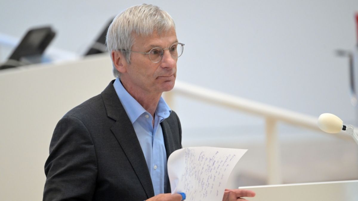 Brandenburgs AfD-Politiker Hans-Christoph Berndt verlie&szlig; bei einer Talkrunde mitten im Gespr&auml;ch entnervt den Saal. (Foto)