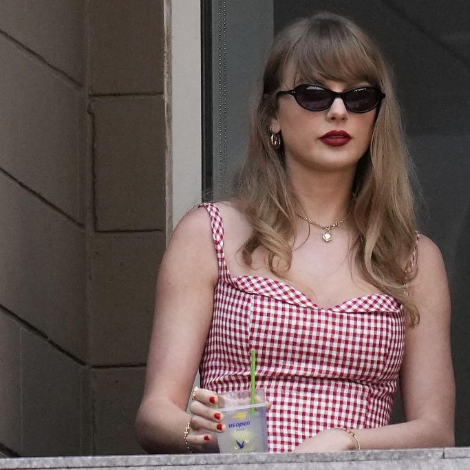 Da staunt nicht nur Travis - Bei den US-Open sorgt sie für Ausschnitt-Alarm