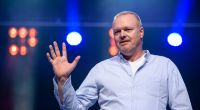 In welcher körperlichen Verfassung kehrt Stefan Raab auf die große TV-Bühne zurück?