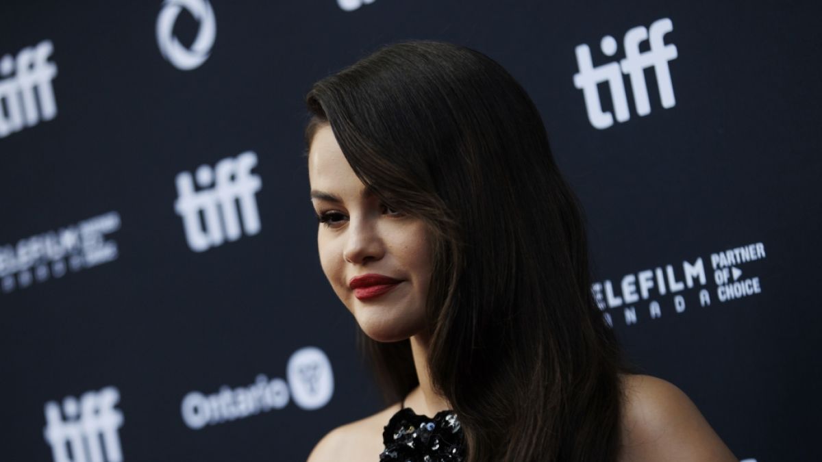 Schauspielerin Selena Gomez spricht im Interview mit der "Vanity Fair" über ihren bisher unerfüllten Kinderwunsch. Schauspielerin Selena Gomez spricht im Interview mit der "Vanity Fair" über ihren bisher unerfüllten Kinderwunsch. (Foto)