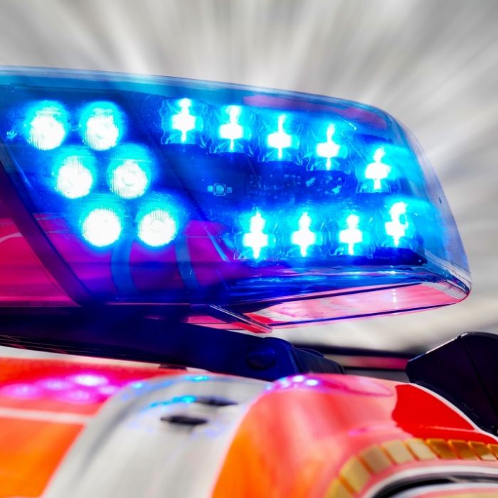 Männergruppe soll Frau (18) auf Parkplatz vergewaltigt haben