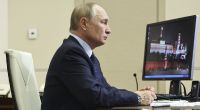 Schmach für Wladimir Putin: Ukrainische Truppen sollen einen 50-Millionen-Dollar-Kampfjet abgeschossen haben.